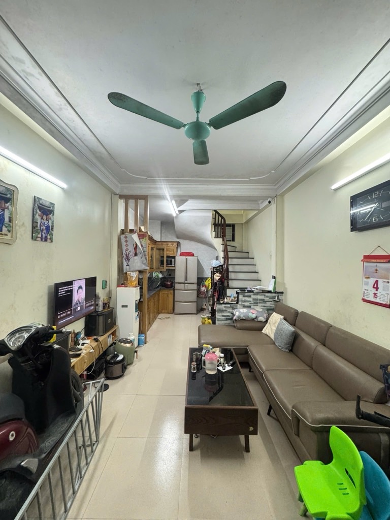 Bán nhà Giải Phóng - diện tích 30m2 5 tầng - Ô tô đỗ cửa - giá 9,4 tỷ