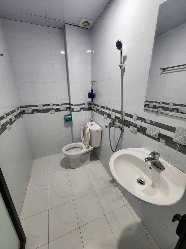 Bán nhà Minh Khai - diện tích 56m2 5 tầng - Ô tô đỗ cửa - giá 11,5 tỷ