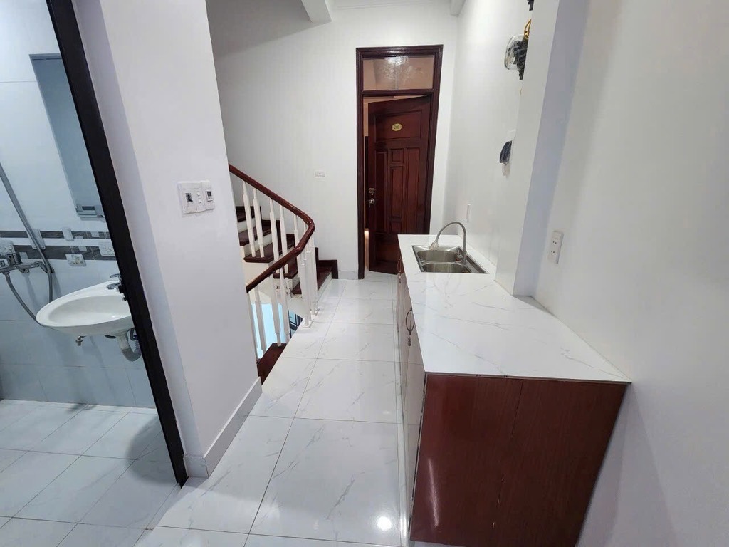 Bán nhà Minh Khai - diện tích 56m2 5 tầng - Ô tô đỗ cửa - giá 11,5 tỷ