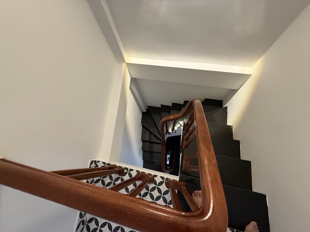 Bán nhà Trại Cá - diện tích 40m2 5 tầng - Mặt ngõ kinh doanh ô tô thông - giá 12,5 tỷ