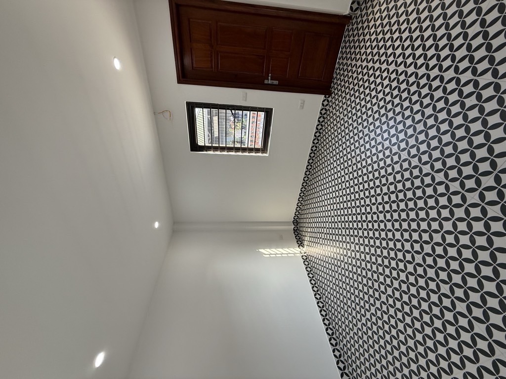 Bán nhà Trại Cá - diện tích 40m2 5 tầng - Mặt ngõ kinh doanh ô tô thông - giá 12,5 tỷ