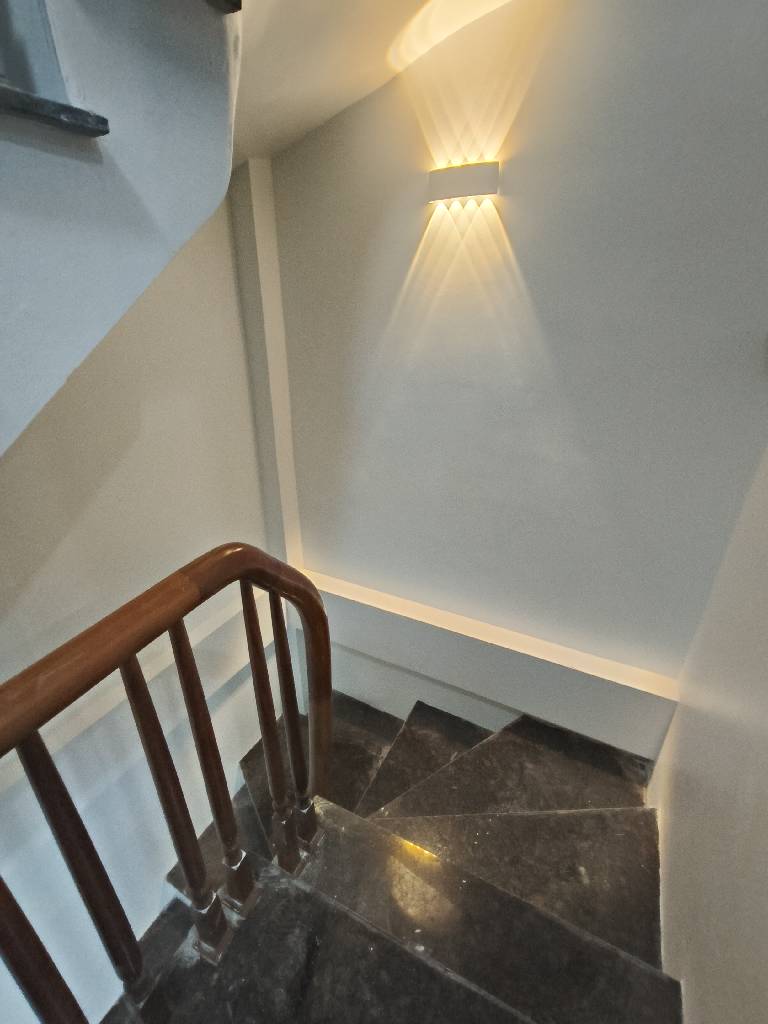 Bán nhà Ngõ Quỳnh - diện tích 32m2 5 tầng - Ô tô tránh đỗ cửa - giá 8,6 tỷ