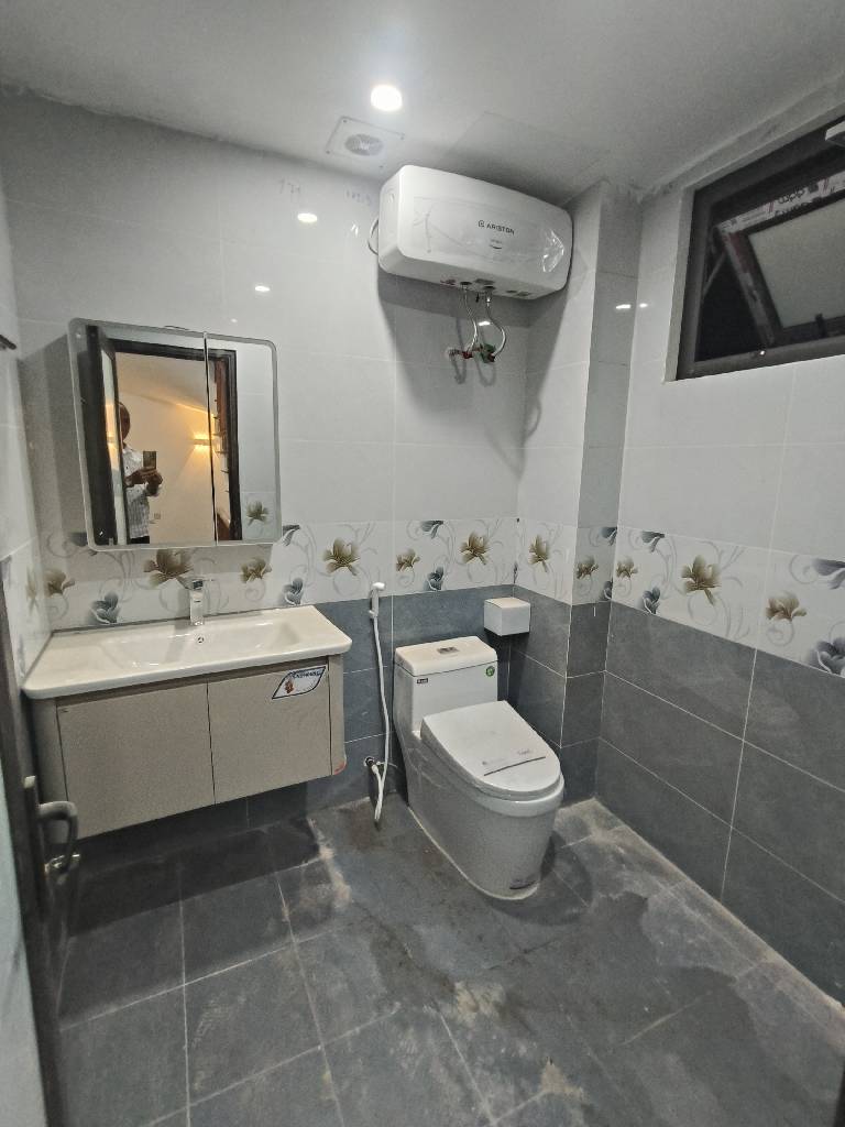 Bán nhà Ngõ Quỳnh - diện tích 32m2 5 tầng - Ô tô tránh đỗ cửa - giá 8,6 tỷ