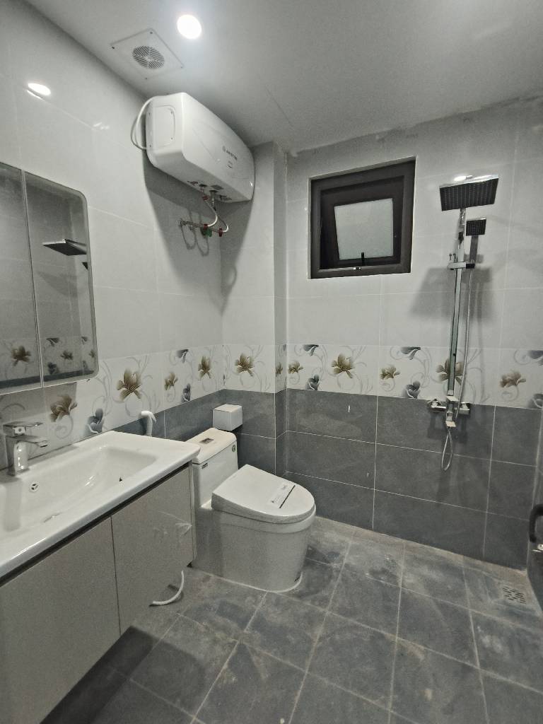 Bán nhà Ngõ Quỳnh - diện tích 32m2 5 tầng - Ô tô tránh đỗ cửa - giá 8,6 tỷ