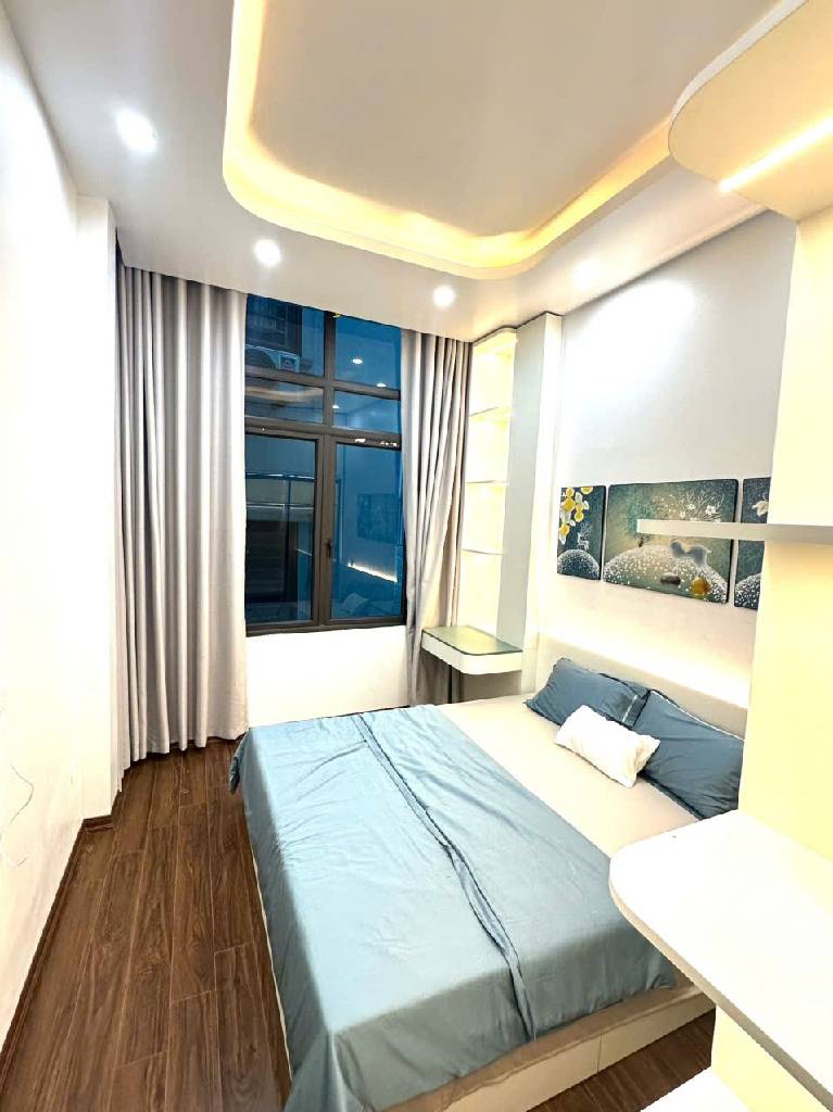 Bán nhà Chính Kinh - diện tích 23,8m2 5 tầng - Mặt phố lô góc - giá 8,6 tỷ