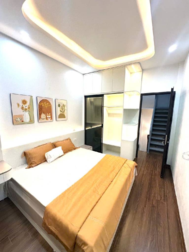 Bán nhà Chính Kinh - diện tích 23,8m2 5 tầng - Mặt phố lô góc - giá 8,6 tỷ