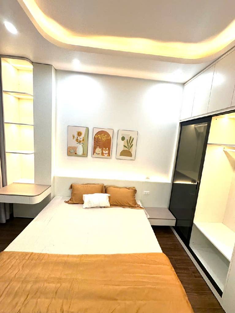 Bán nhà Chính Kinh - diện tích 23,8m2 5 tầng - Mặt phố lô góc - giá 8,6 tỷ