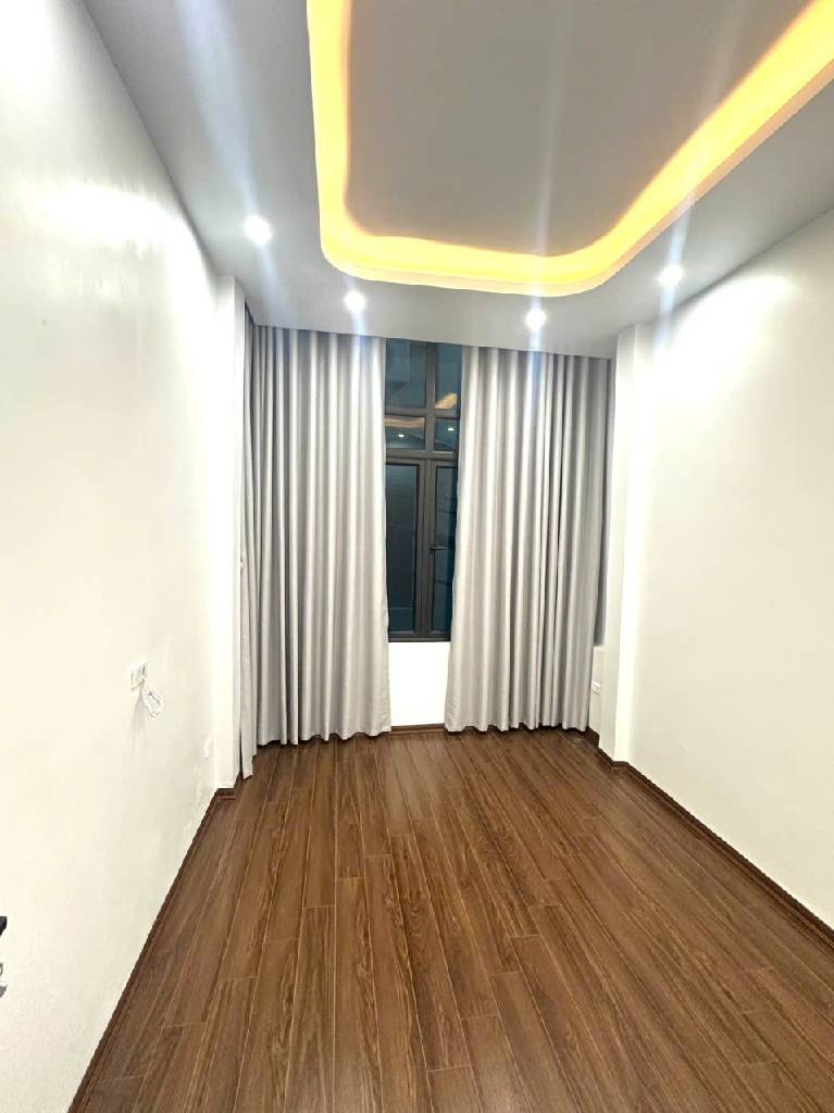 Bán nhà Chính Kinh - diện tích 23,8m2 5 tầng - Mặt phố lô góc - giá 8,6 tỷ