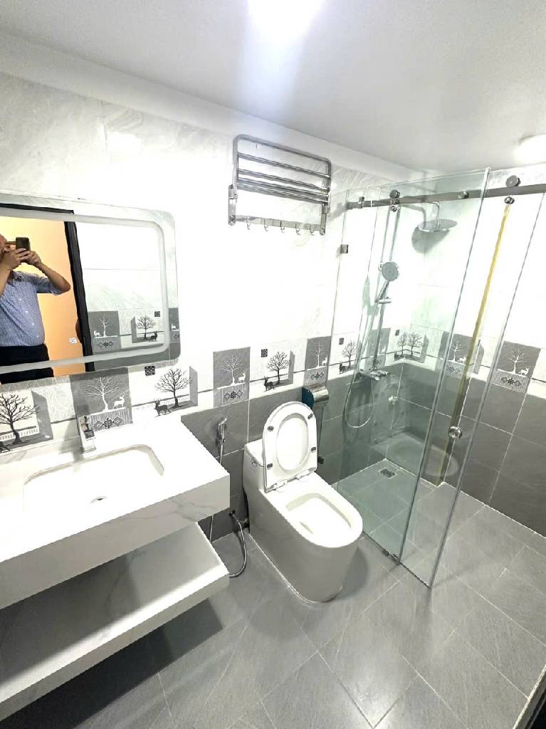 Bán nhà Chính Kinh - diện tích 23,8m2 5 tầng - Mặt phố lô góc - giá 8,6 tỷ