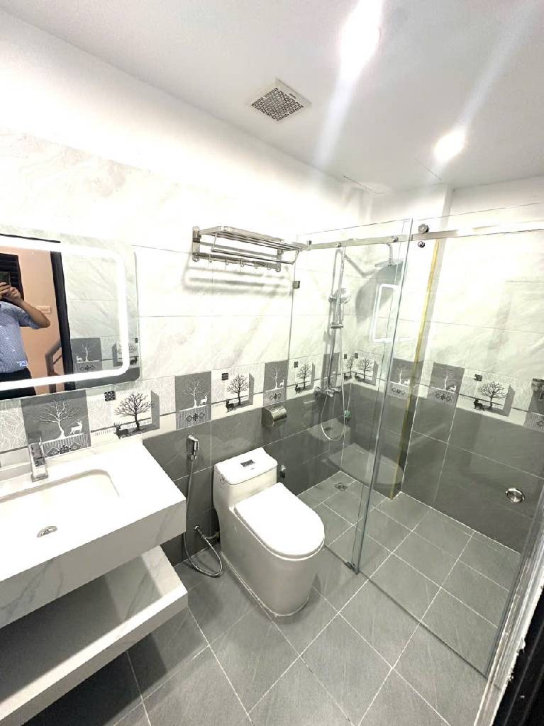 Bán nhà Chính Kinh - diện tích 23,8m2 5 tầng - Mặt phố lô góc - giá 8,6 tỷ