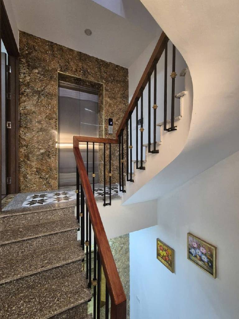 Bán nhà Lê Trọng Tấn - diện tích 41m2 6 tầng - Nhà lô góc, ô tô đỗ cửa - giá 14,8 tỷ