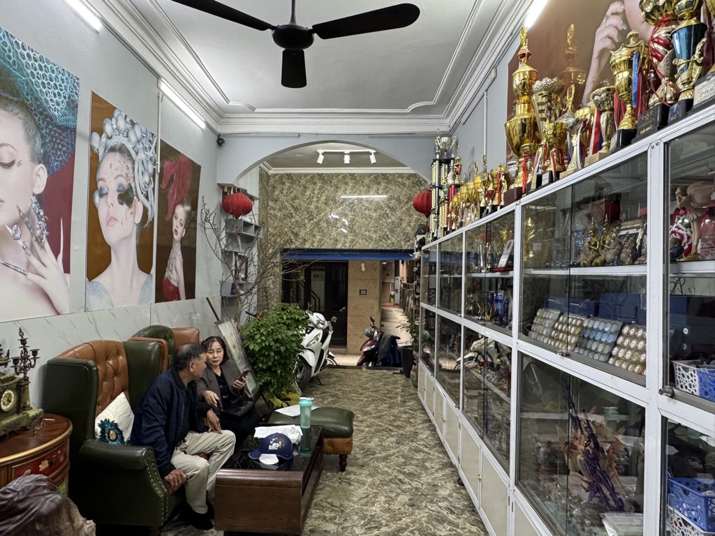 Bán nhà Trường Chinh - diện tích 77.5m2 6 tầng - Mặt ngõ kinh doanh - giá 23,5 tỷ