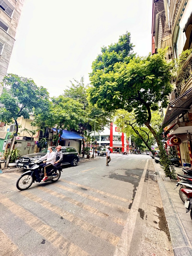 Bán nhà Nguyễn Bỉnh Khiêm - diện tích 13m2 4 tầng - CỰC HIẾM - MẶT PHỐ - VỈA HÈ KINH DOANH - giá 14,2 tỷ