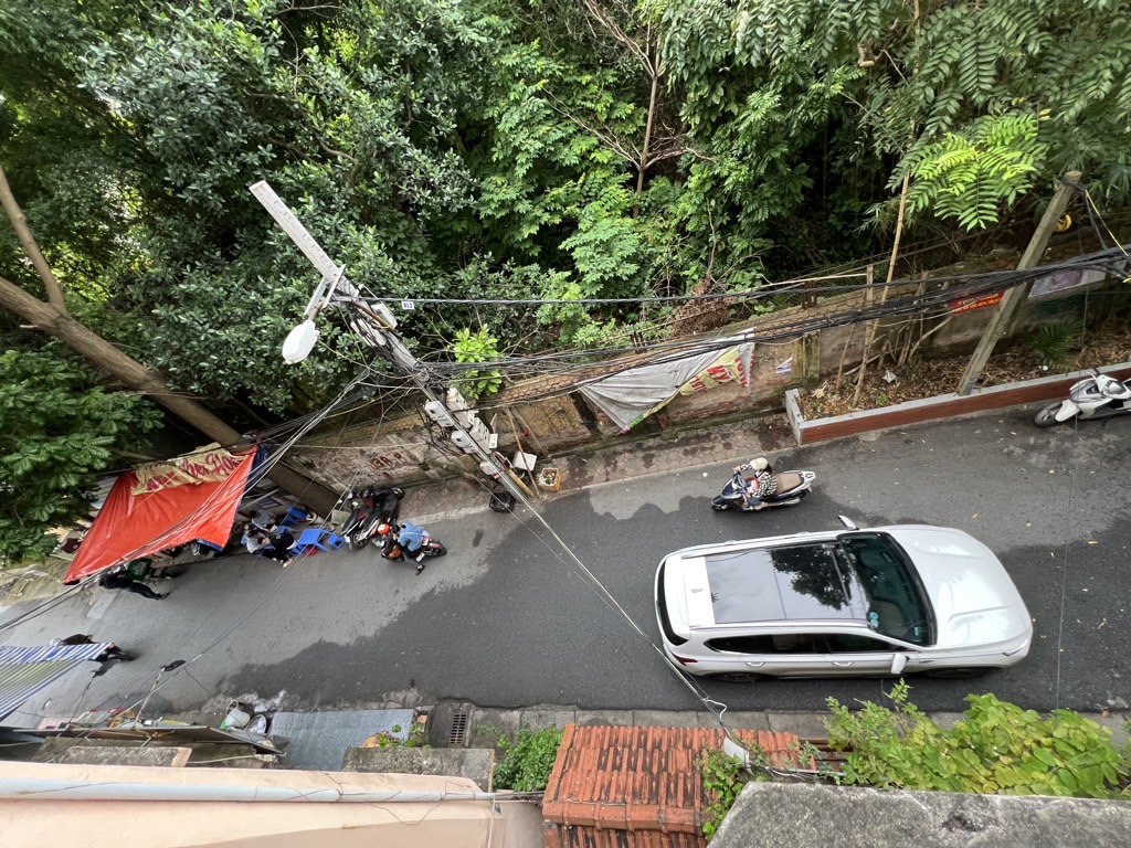 Bán nhà Nguyễn Huy Tưởng - diện tích 76m2 3 tầng - ô tô tránh - giá 13 tỷ