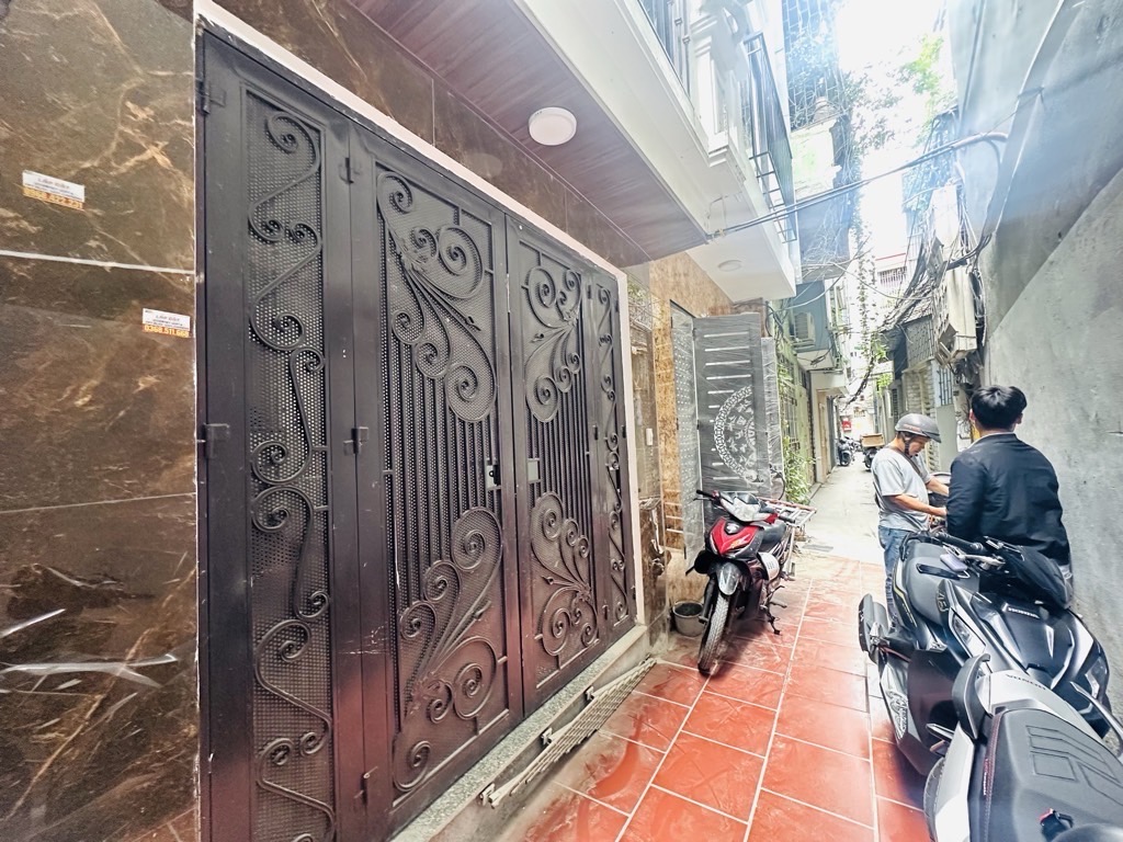 Bán nhà Trương Định - diện tích 42.2m2 5 tầng - Sổ đỏ chính chủ - giá 10,5 tỷ