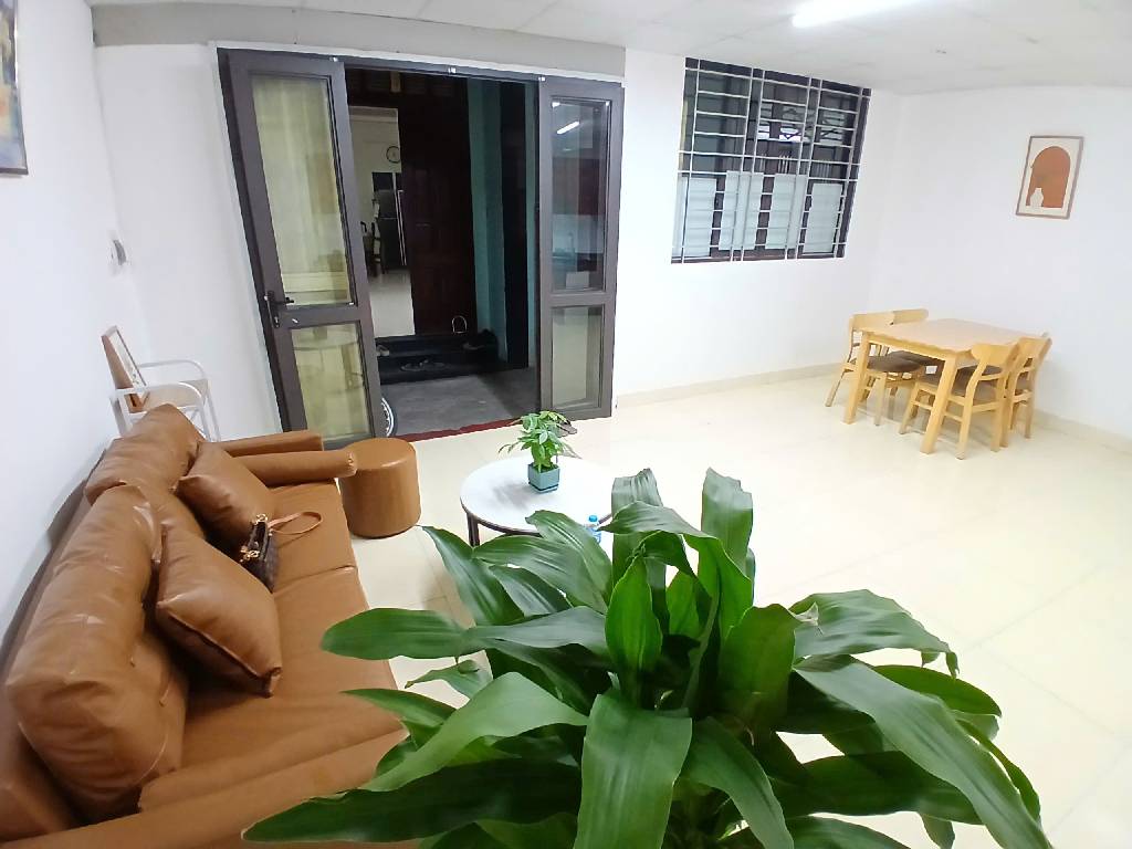 Bán nhà Định Công Hạ - diện tích 36m2 3 tầng - GẦN Ô TÔ - NHÀ ĐẸP - SÁT PHỐ - VIEW HỒ - TẶNG NỘI THẤT - giá 3,5 tỷ