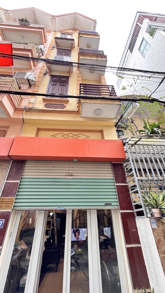 Bán nhà Giải Phóng - diện tích 37,6m2 5 tầng - ô tô vào nhà - giá 13,9 tỷ