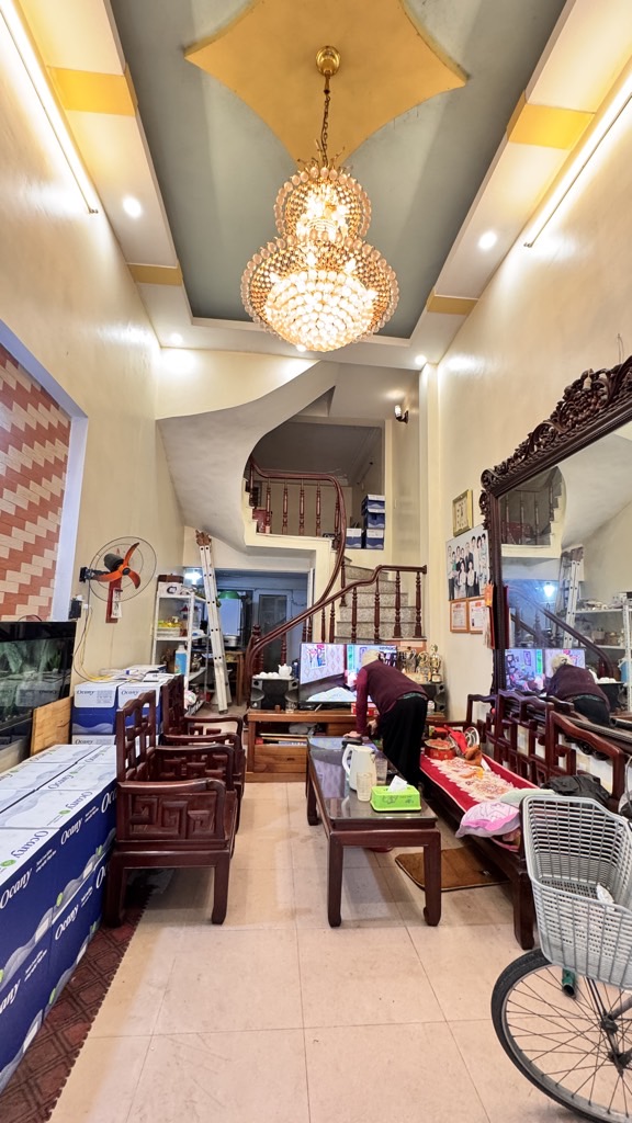 Bán nhà Giải Phóng - diện tích 37,6m2 5 tầng - ô tô vào nhà - giá 13,9 tỷ