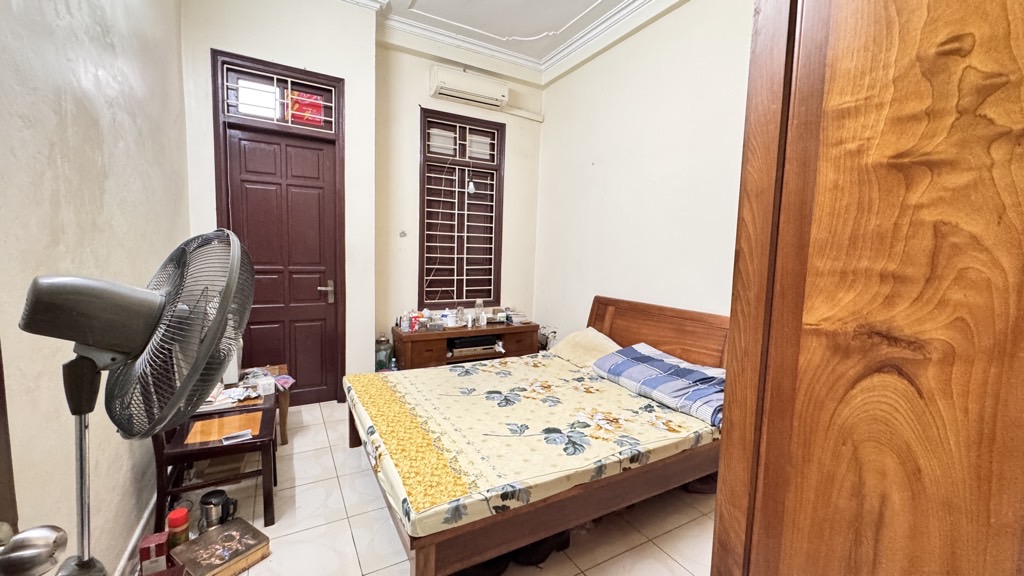 Bán nhà Giải Phóng - diện tích 37,6m2 5 tầng - ô tô vào nhà - giá 13,9 tỷ