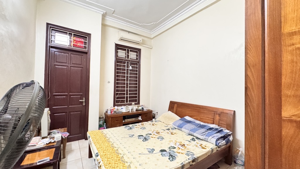 Bán nhà Giải Phóng - diện tích 37,6m2 5 tầng - ô tô vào nhà - giá 13,9 tỷ