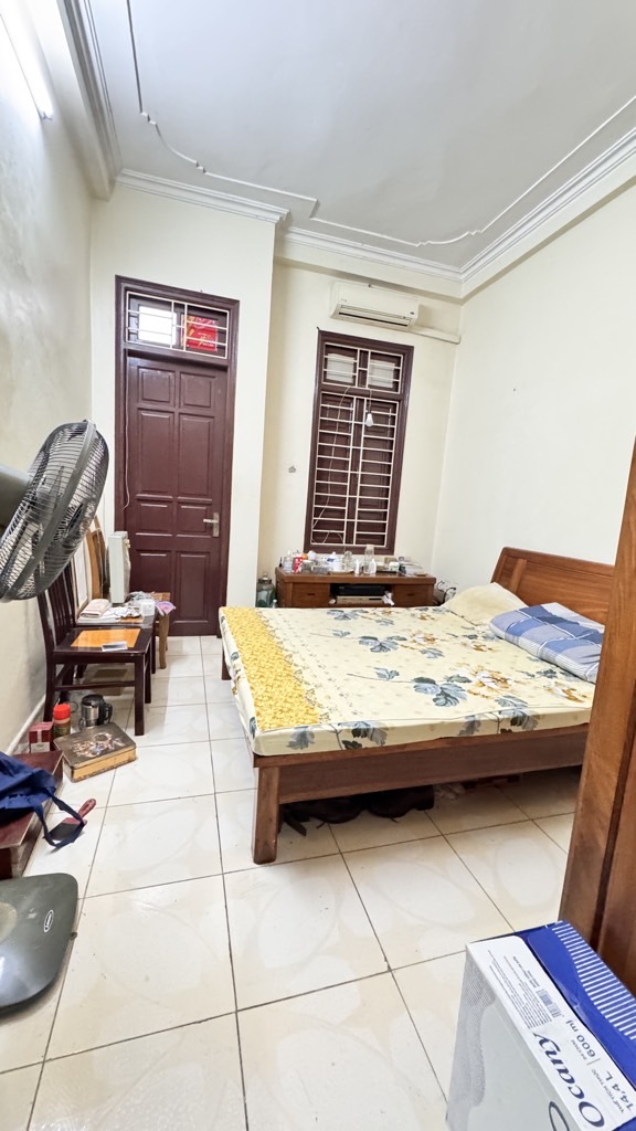 Bán nhà Giải Phóng - diện tích 37,6m2 5 tầng - ô tô vào nhà - giá 13,9 tỷ