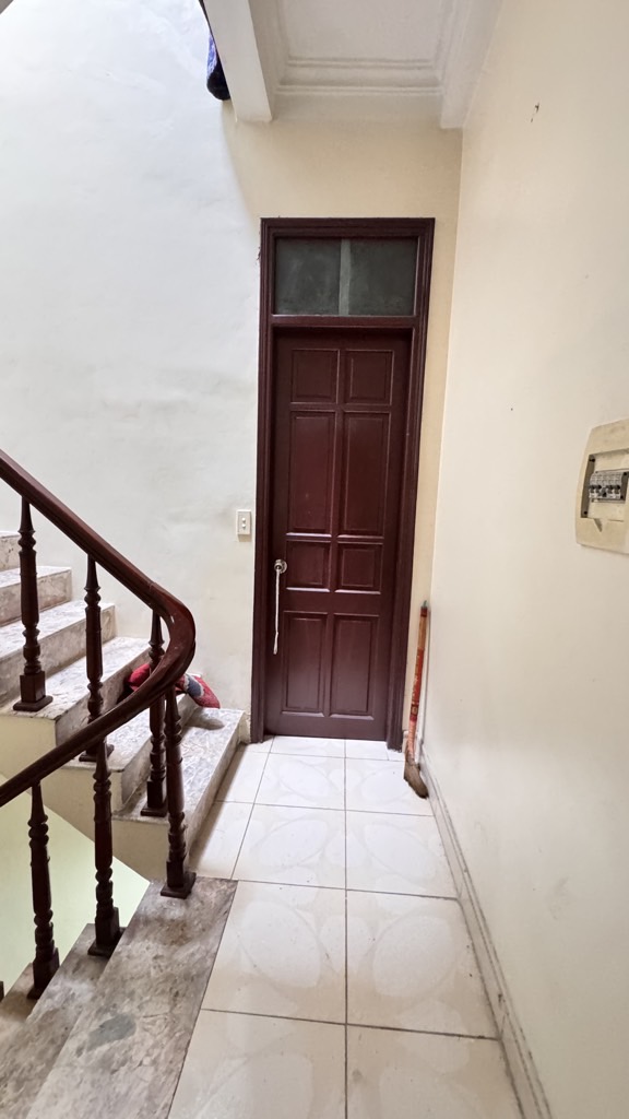 Bán nhà Giải Phóng - diện tích 37,6m2 5 tầng - ô tô vào nhà - giá 13,9 tỷ