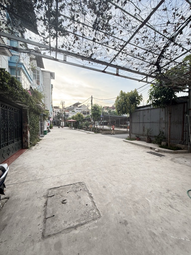 Bán nhà Lê Trọng Tấn - diện tích 61m2 3 tầng - Ô TÔ ĐỖ CỬA - giá 6,35 tỷ