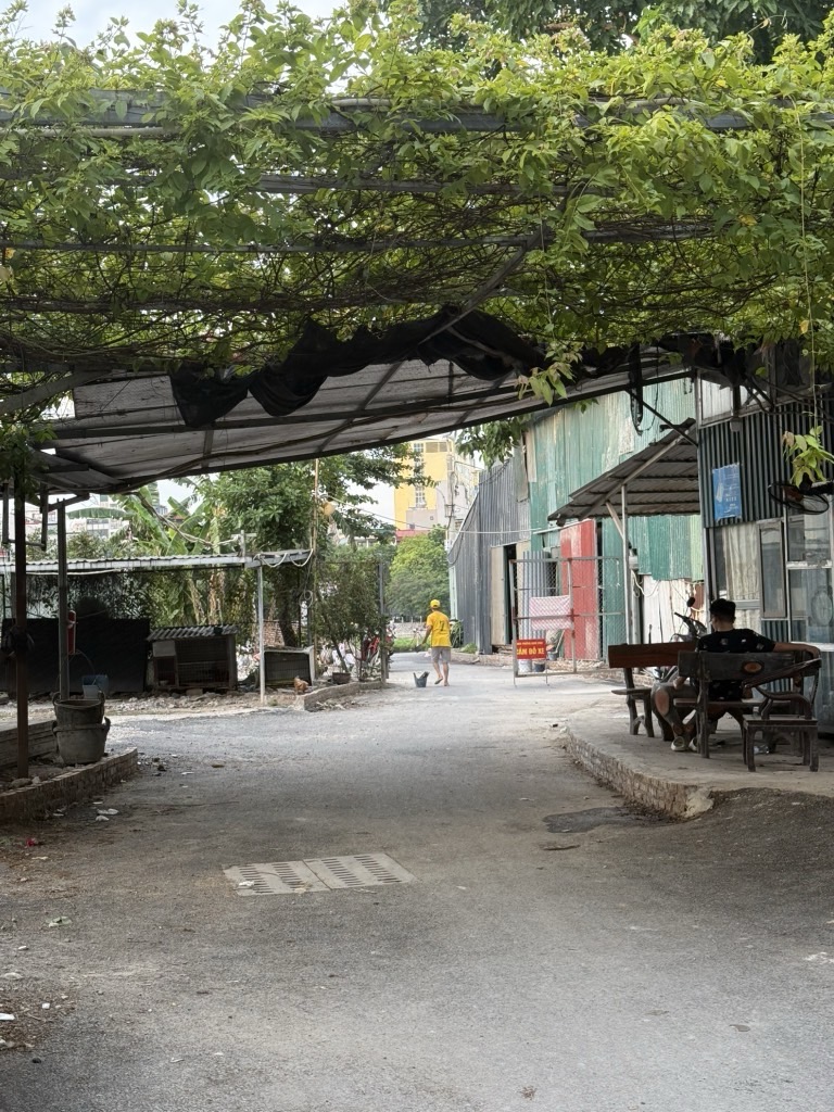 Bán nhà Lê Trọng Tấn - diện tích 61m2 3 tầng - Ô TÔ ĐỖ CỬA - giá 6,35 tỷ