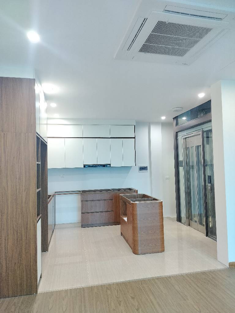 Bán nhà Trần Quý Cáp - diện tích 50.2m2 6 tầng - SIÊU PHẨM LÔ GÓC - giá 19,8 tỷ