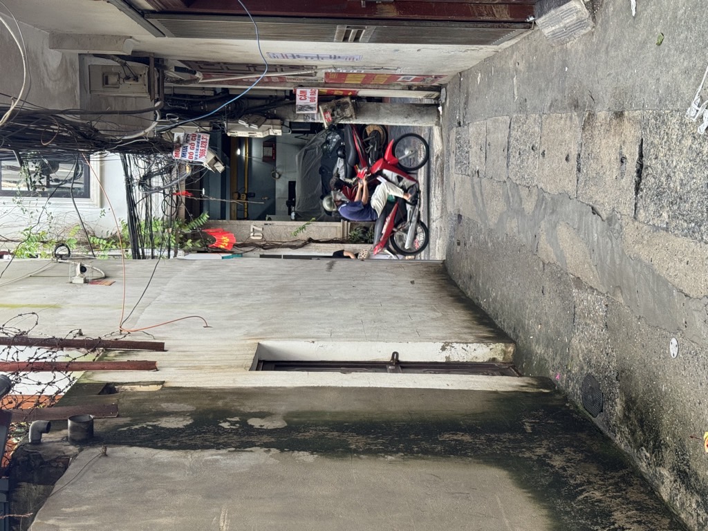 Bán nhà Hoà Bình - diện tích 49m2 2 tầng - Ô tô tránh - giá 11,9 tỷ