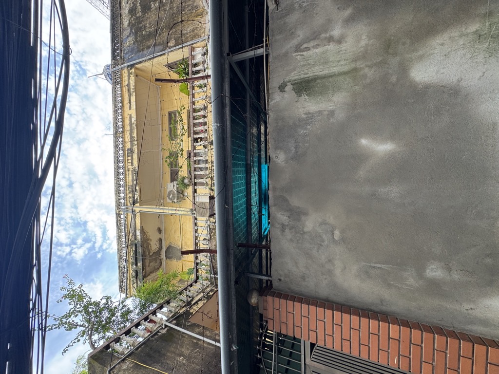 Bán nhà Hoà Bình - diện tích 49m2 2 tầng - Ô tô tránh - giá 11,9 tỷ