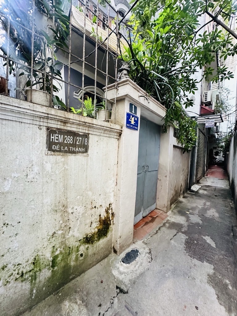 Bán nhà Đê La Thành - diện tích 23.7m2 5 tầng - Nhà 5 tầng chắc chắc vôi ve lại ở ngay - giá 3,08 tỷ