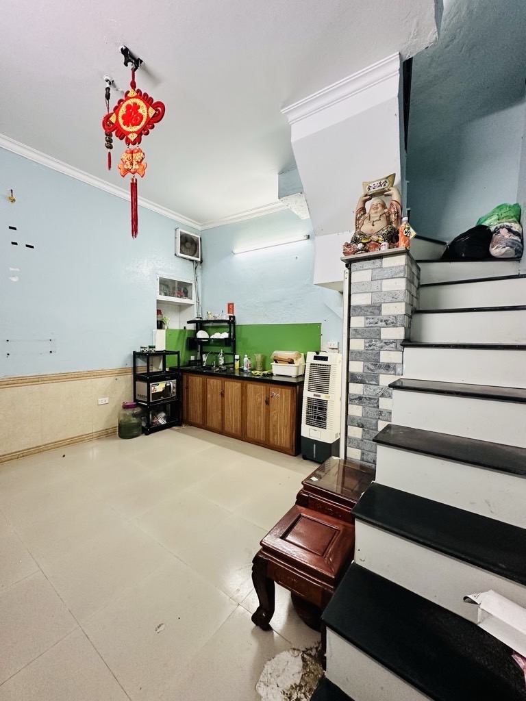 Bán nhà Đê La Thành - diện tích 23.7m2 5 tầng - Nhà 5 tầng chắc chắc vôi ve lại ở ngay - giá 3,08 tỷ