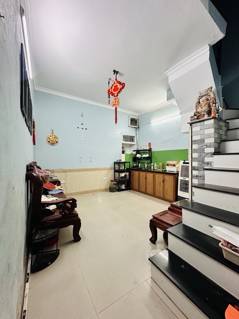 Bán nhà Đê La Thành - diện tích 23.7m2 5 tầng - Nhà 5 tầng chắc chắc vôi ve lại ở ngay - giá 3,08 tỷ