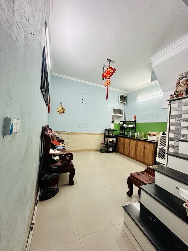 Bán nhà Đê La Thành - diện tích 23.7m2 5 tầng - Nhà 5 tầng chắc chắc vôi ve lại ở ngay - giá 3,08 tỷ