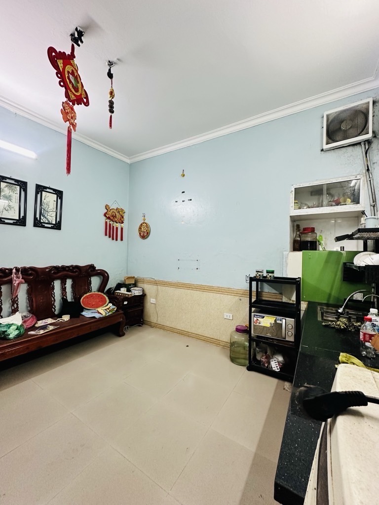 Bán nhà Đê La Thành - diện tích 23.7m2 5 tầng - Nhà 5 tầng chắc chắc vôi ve lại ở ngay - giá 3,08 tỷ