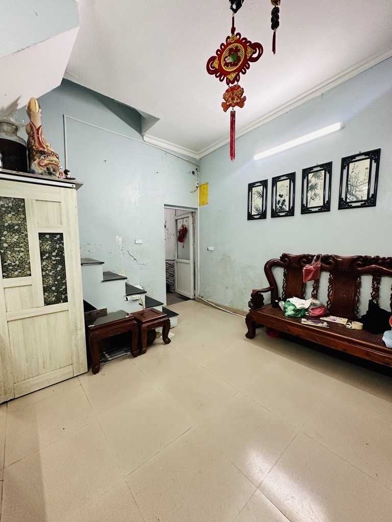 Bán nhà Đê La Thành - diện tích 23.7m2 5 tầng - Nhà 5 tầng chắc chắc vôi ve lại ở ngay - giá 3,08 tỷ