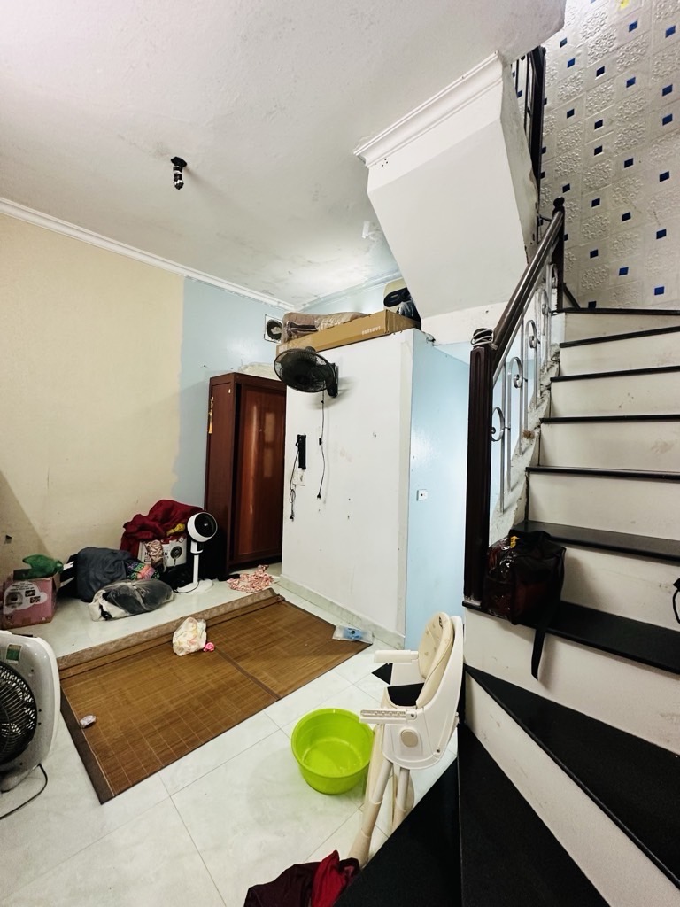 Bán nhà Đê La Thành - diện tích 23.7m2 5 tầng - Nhà 5 tầng chắc chắc vôi ve lại ở ngay - giá 3,08 tỷ