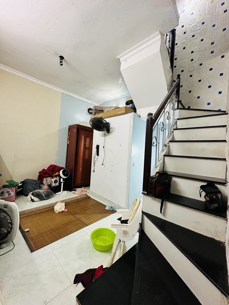 Bán nhà Đê La Thành - diện tích 23.7m2 5 tầng - Nhà 5 tầng chắc chắc vôi ve lại ở ngay - giá 3,08 tỷ