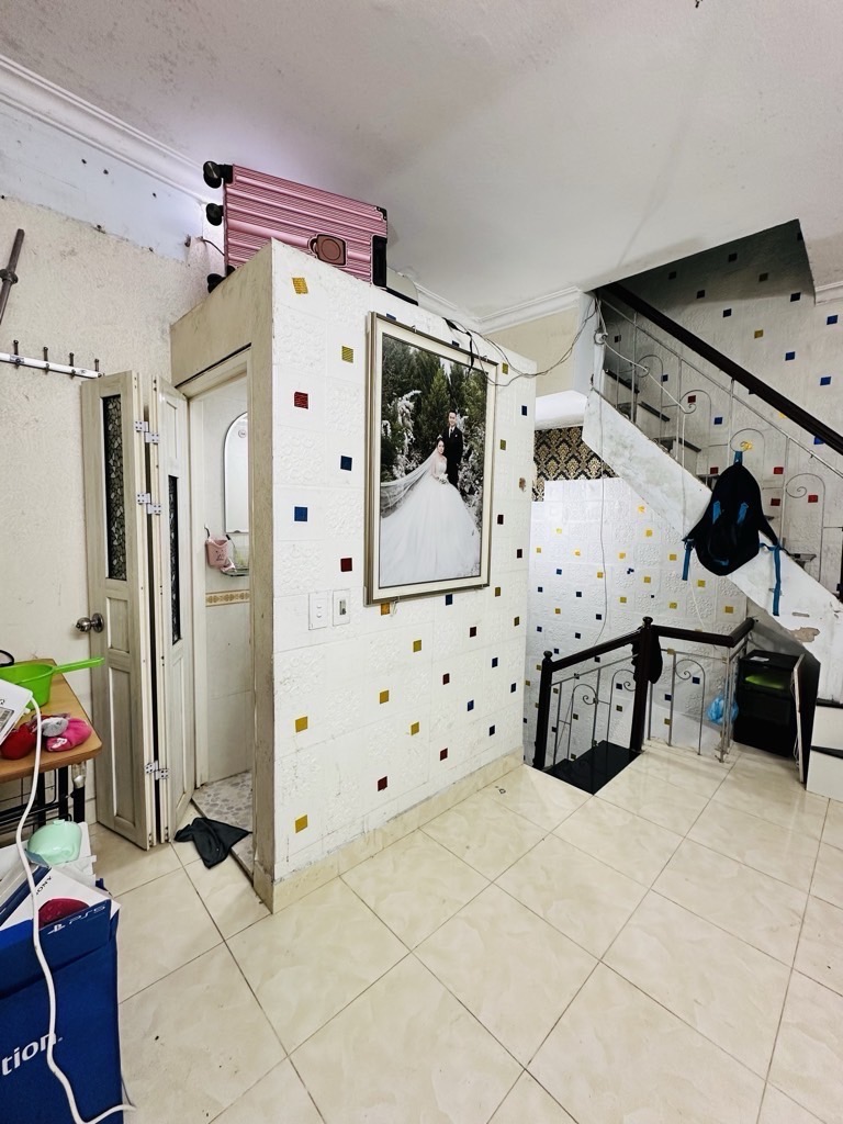 Bán nhà Đê La Thành - diện tích 23.7m2 5 tầng - Nhà 5 tầng chắc chắc vôi ve lại ở ngay - giá 3,08 tỷ