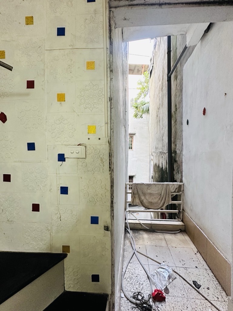 Bán nhà Đê La Thành - diện tích 23.7m2 5 tầng - Nhà 5 tầng chắc chắc vôi ve lại ở ngay - giá 3,08 tỷ