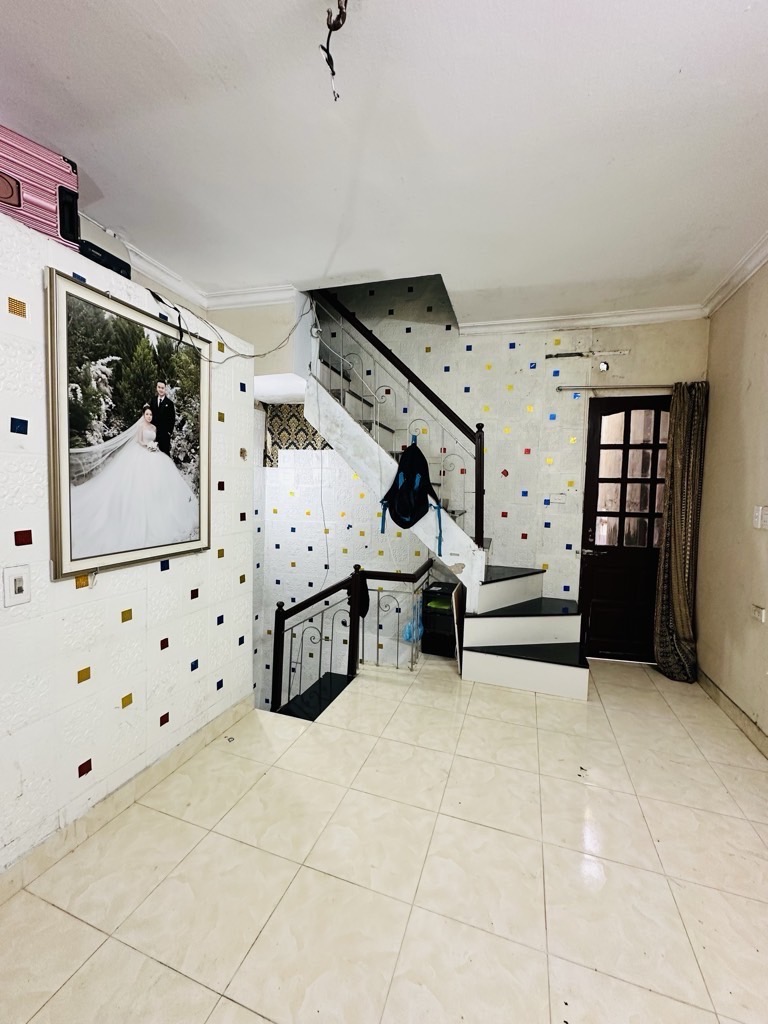 Bán nhà Đê La Thành - diện tích 23.7m2 5 tầng - Nhà 5 tầng chắc chắc vôi ve lại ở ngay - giá 3,08 tỷ