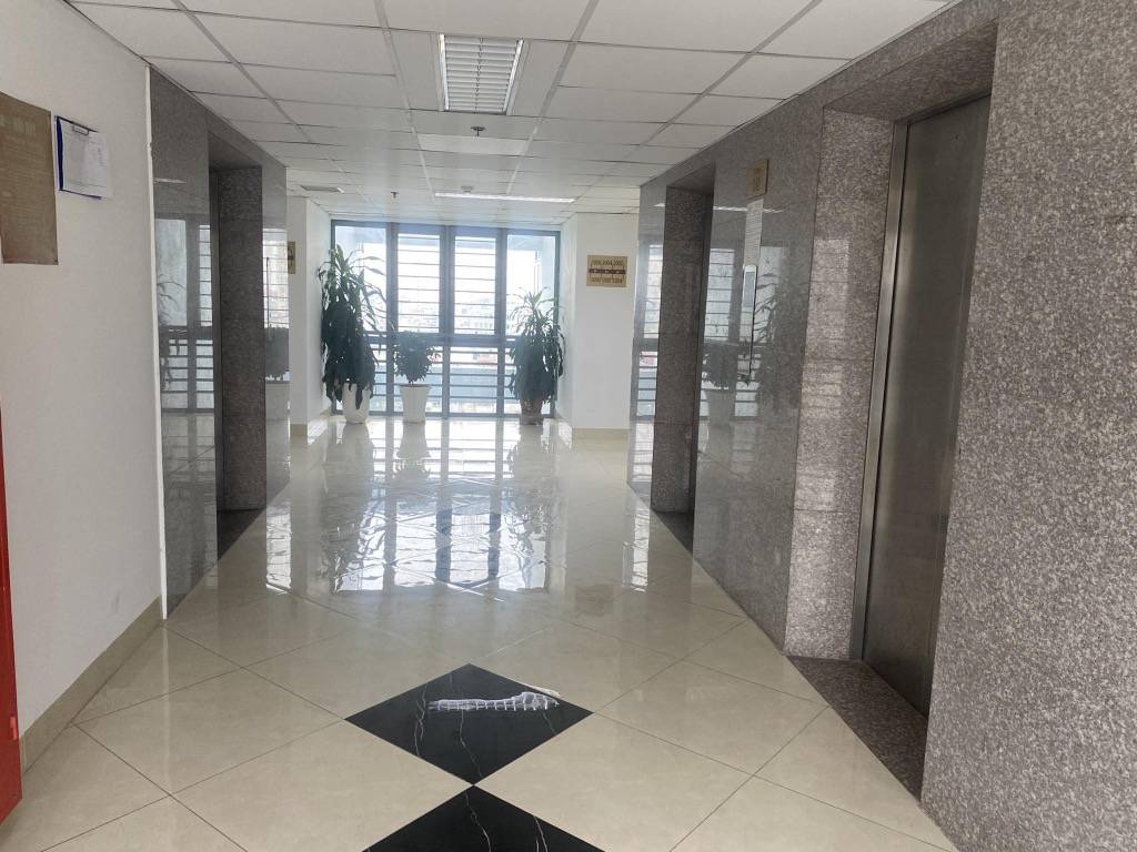 Bán nhà Lê Trọng Tấn - diện tích 96.3m2 2 tầng - Mặt phố tiện lợi - giá 8,6 tỷ