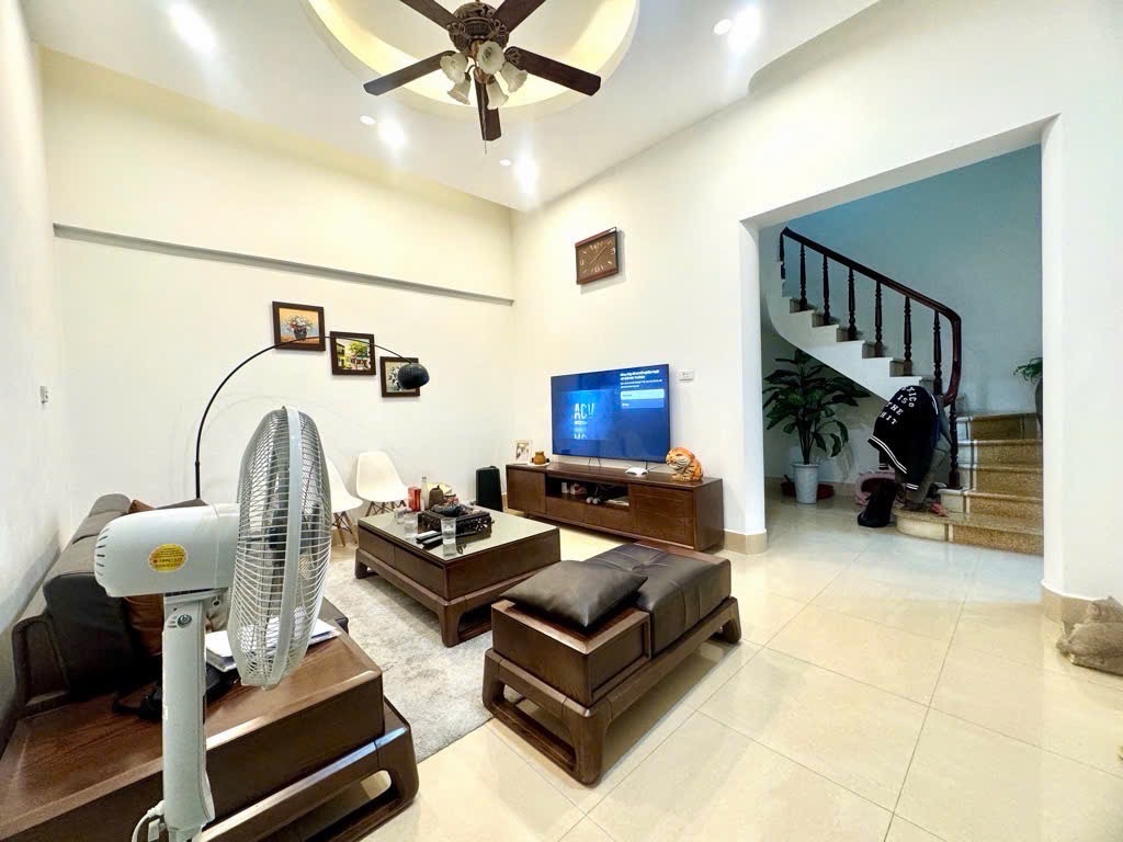 Bán nhà Hoàng Mai - diện tích 61m2 4 tầng - Lô góc hai thoáng - giá 12,8 tỷ