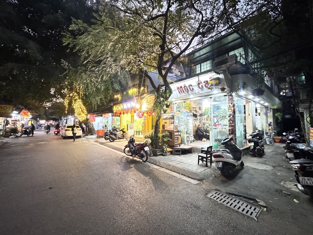 Bán nhà Nguyễn Quý Đức - diện tích 25,4m2 3 tầng - Cực phẩm phố Nguyễn Quý Đức - giá 3,75 tỷ