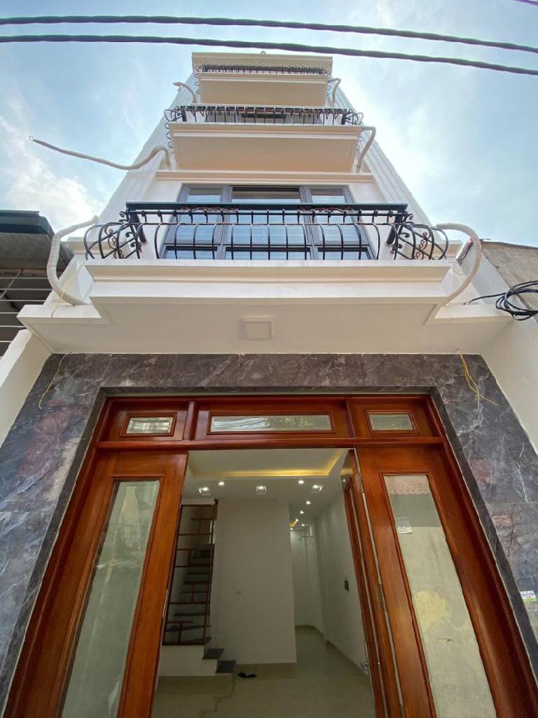 Bán nhà Đại Từ - diện tích 47m2 6 tầng - Ô tô đỗ cửa - giá 13,7 tỷ