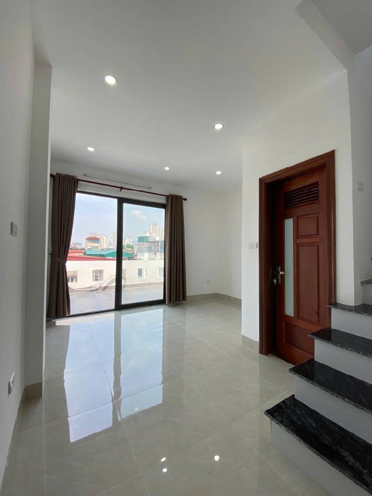 Bán nhà Đại Từ - diện tích 47m2 6 tầng - Ô tô đỗ cửa - giá 13,7 tỷ