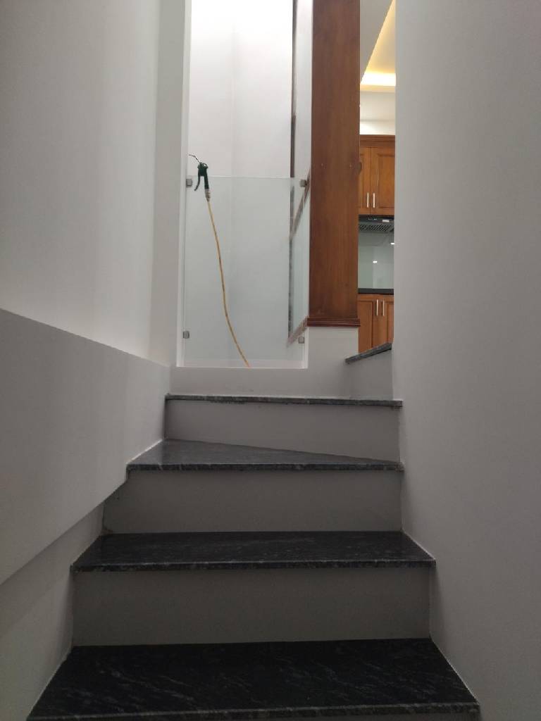 Bán nhà Đại Từ - diện tích 47m2 6 tầng - Ô tô đỗ cửa - giá 13,7 tỷ