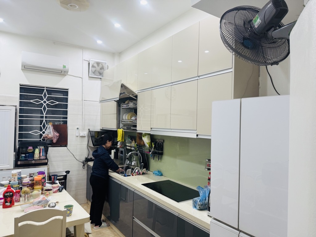 Bán nhà Chùa Bộc - diện tích 43m2 5 tầng - Ngõ nông gần phố - giá 16 tỷ