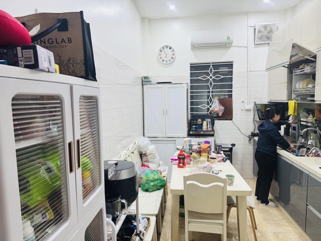 Bán nhà Chùa Bộc - diện tích 43m2 5 tầng - Ngõ nông gần phố - giá 16 tỷ